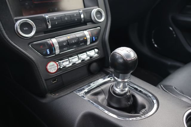 Used 2015  Ford GT Premium image 15