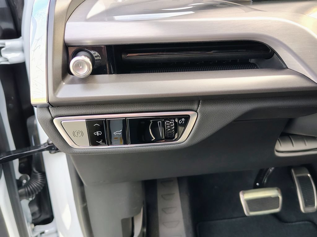 2027 Cadillac VISTIQ Premium Luxury - Photo 21