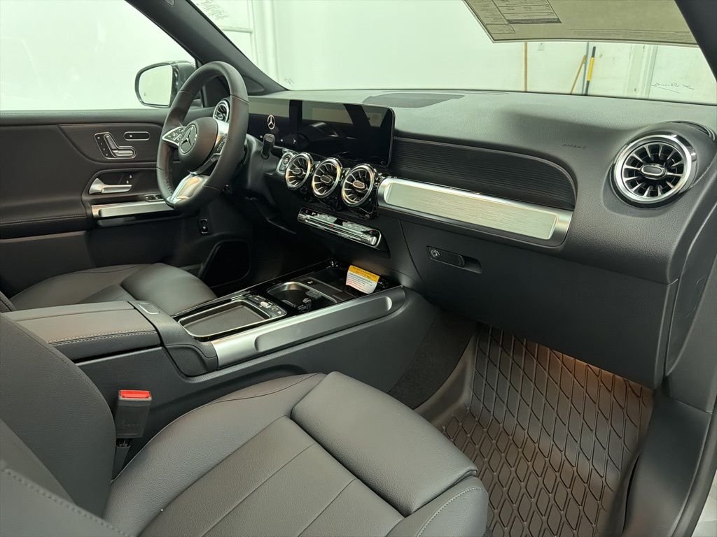Used 2026  Mercedes-Benz GLB 250 image 28