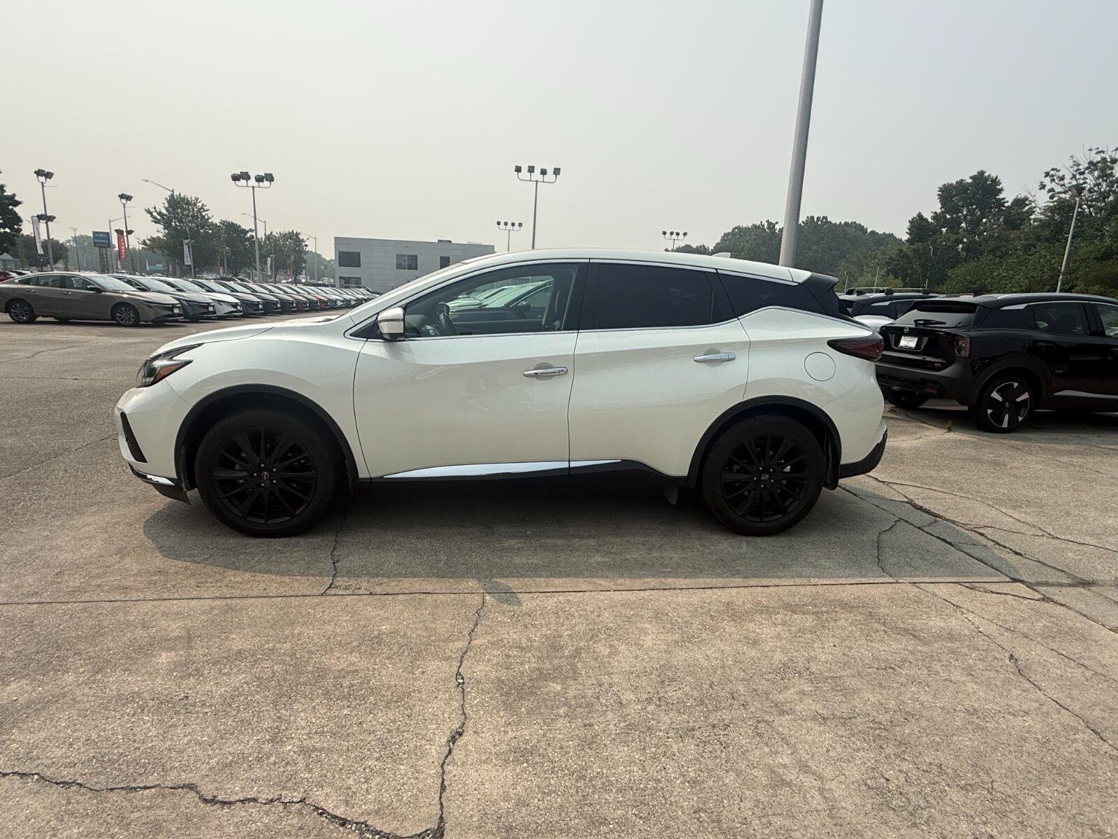 Used 2023 Pearl White Tricoat Nissan SL image 2