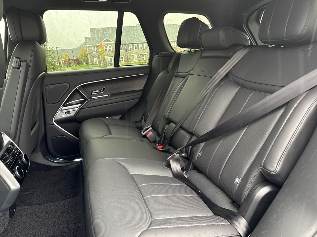 New 2025 Santorini Black Land Rover SE image 14
