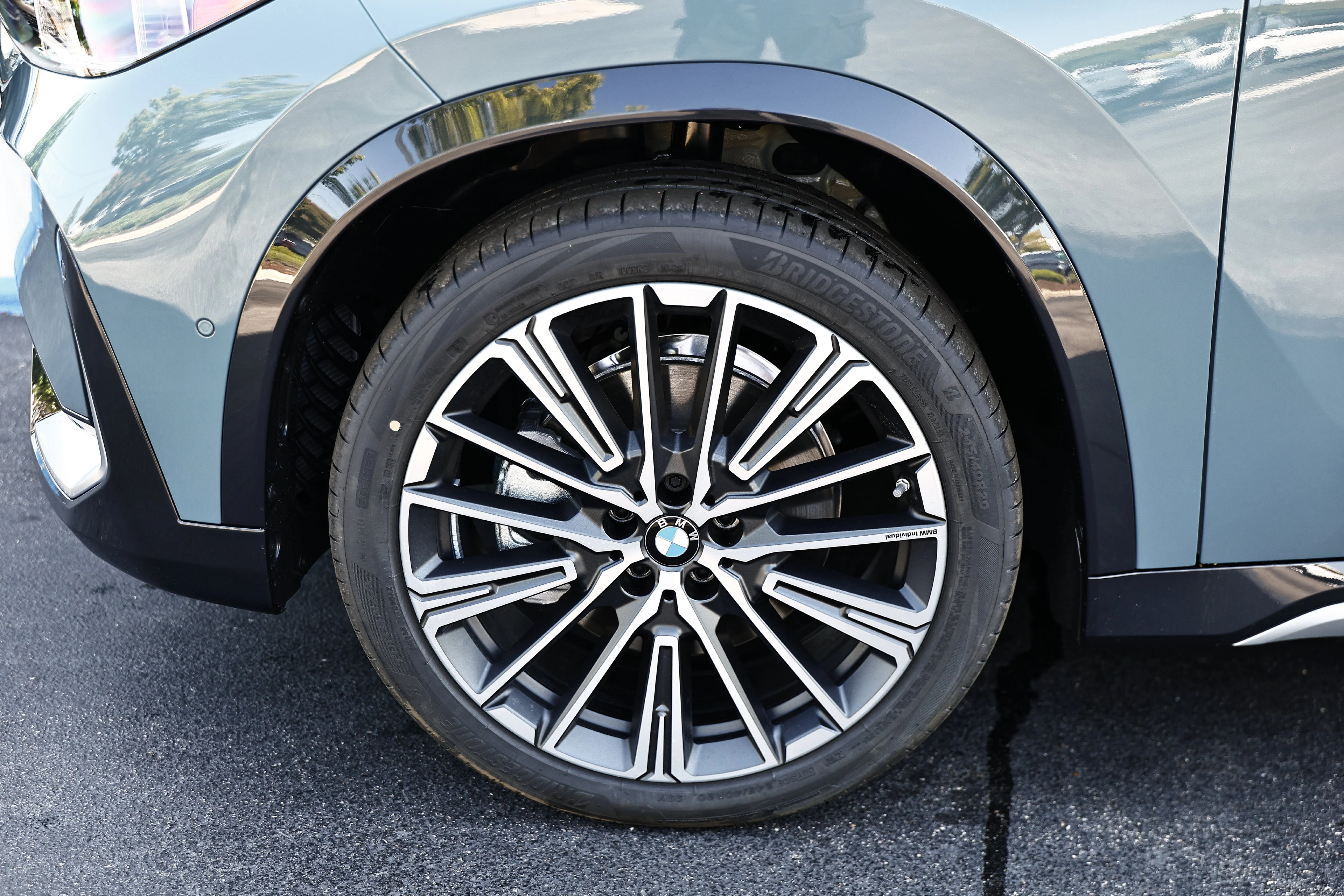 New 2027 Cape York Green Metallic BMW xDrive28i image 9