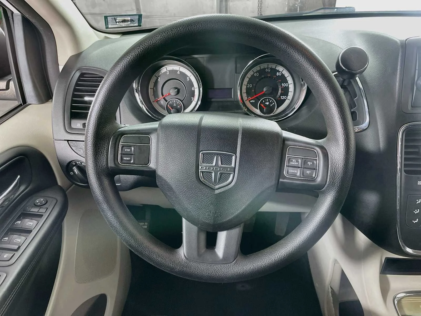 Used 2014 Bright White Clearcoat Dodge SXT image 9