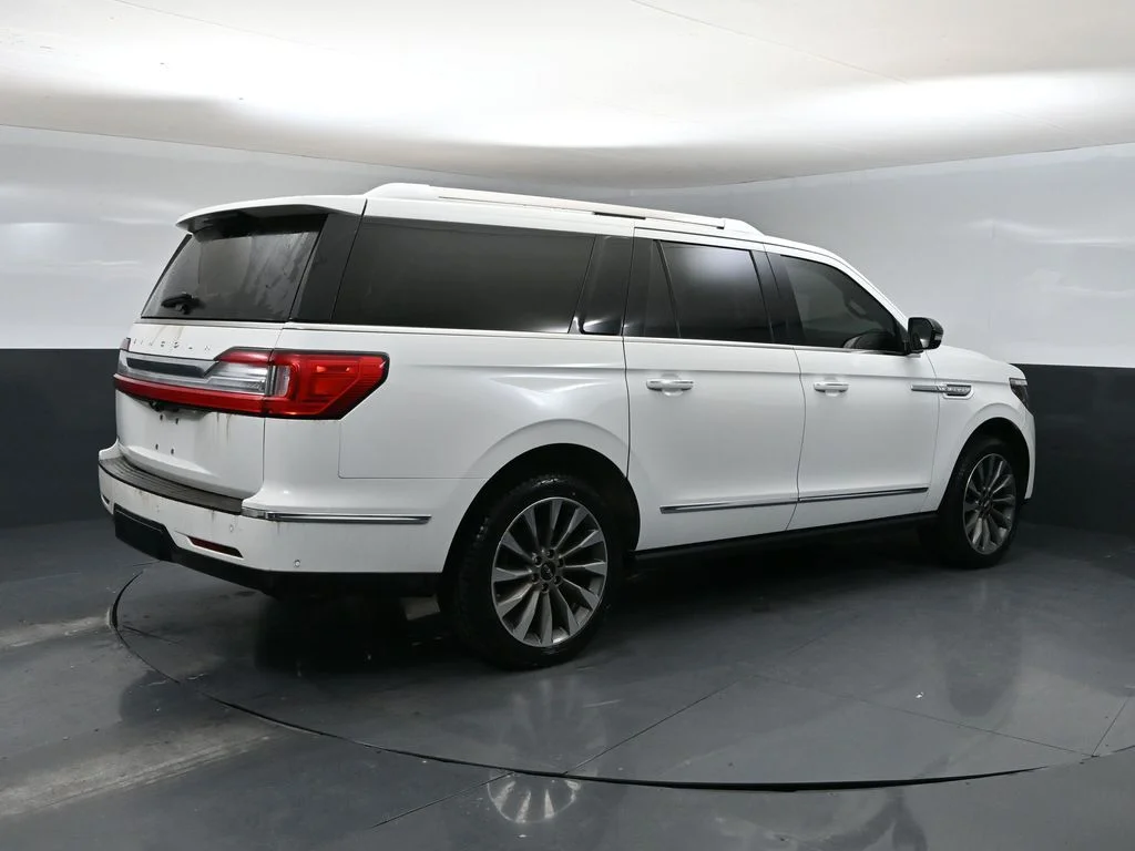 Used 2020 White Lincoln Reserve image 2