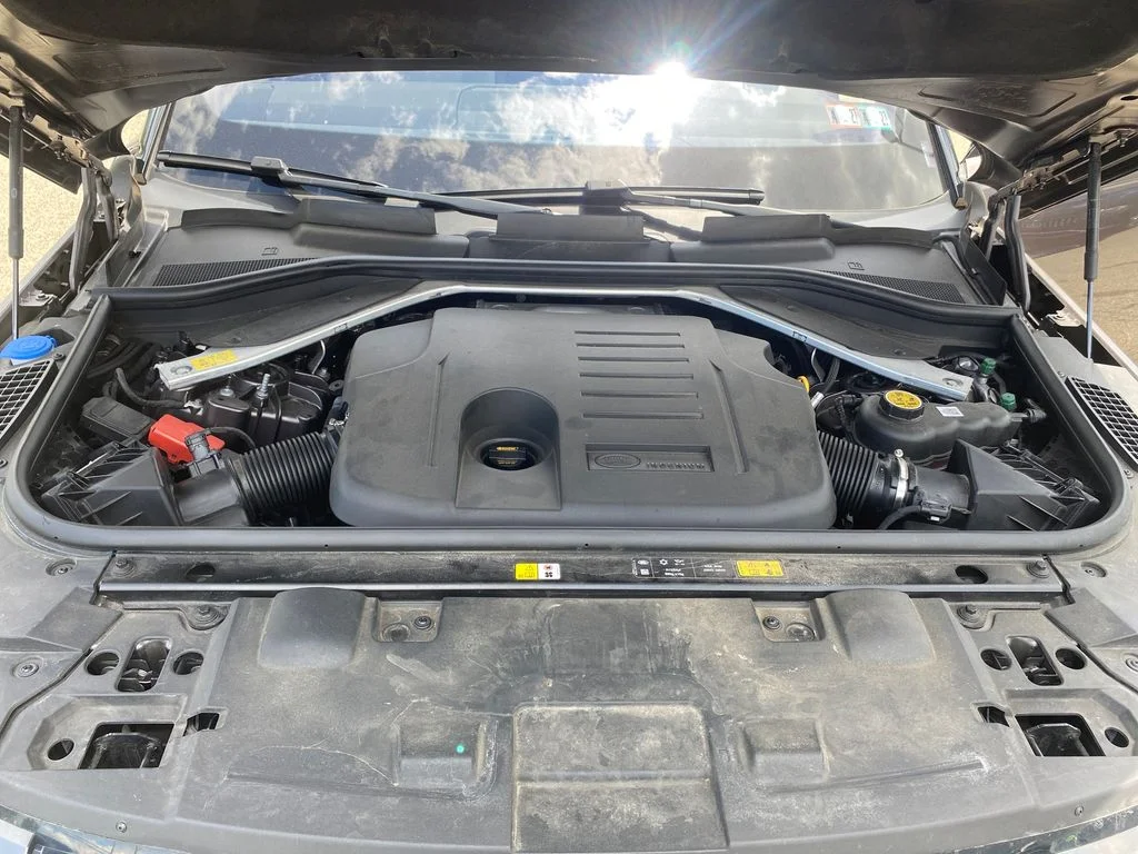 Used 2023 Gray Land Rover SE Dynamic image 22