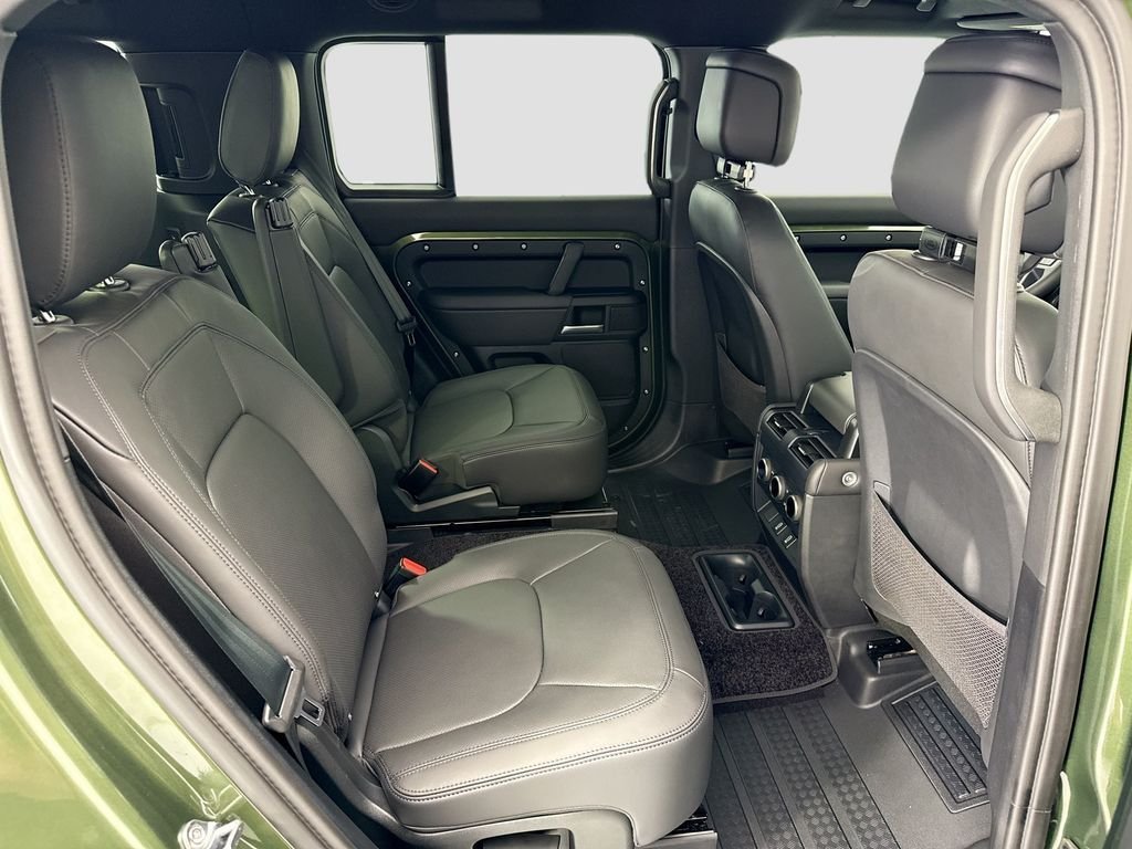 New 2026 Woolstone Green Land Rover X-Dynamic SE image 21