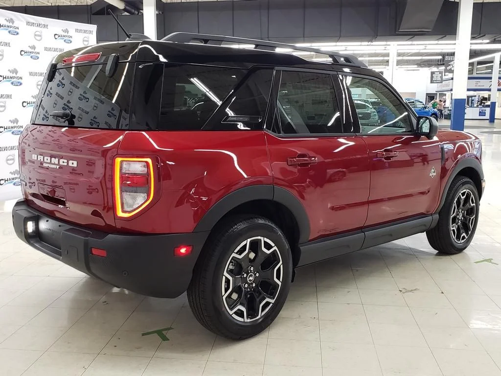 New 2025 Ruby Red Metallic Tinted Clearcoat Ford Outer Banks® image 9