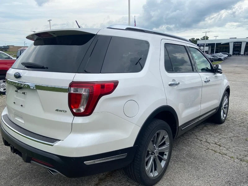 Used 2018 White Ford Limited image 6