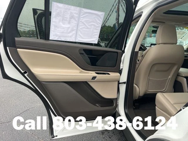 Used 2023 White Metallic Lincoln Standard image 9