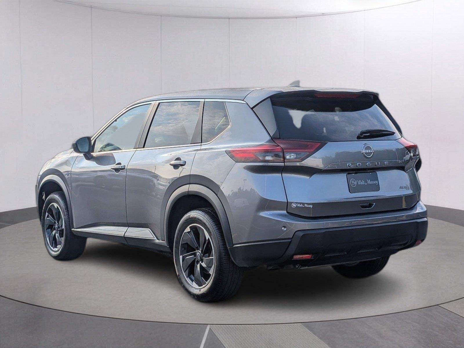 Used 2025 Gun Metallic Nissan SV image 3