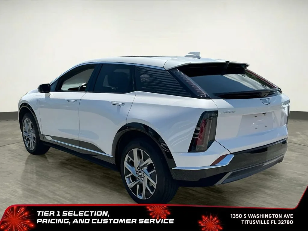 Used 2025 Crystal White Tricoat Cadillac Luxury 2 image 5