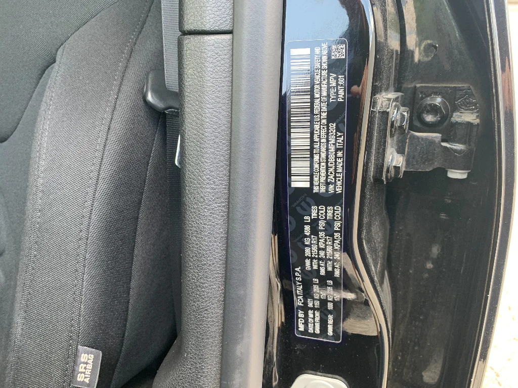 Used 2021 Black Clearcoat Jeep Latitude image 32