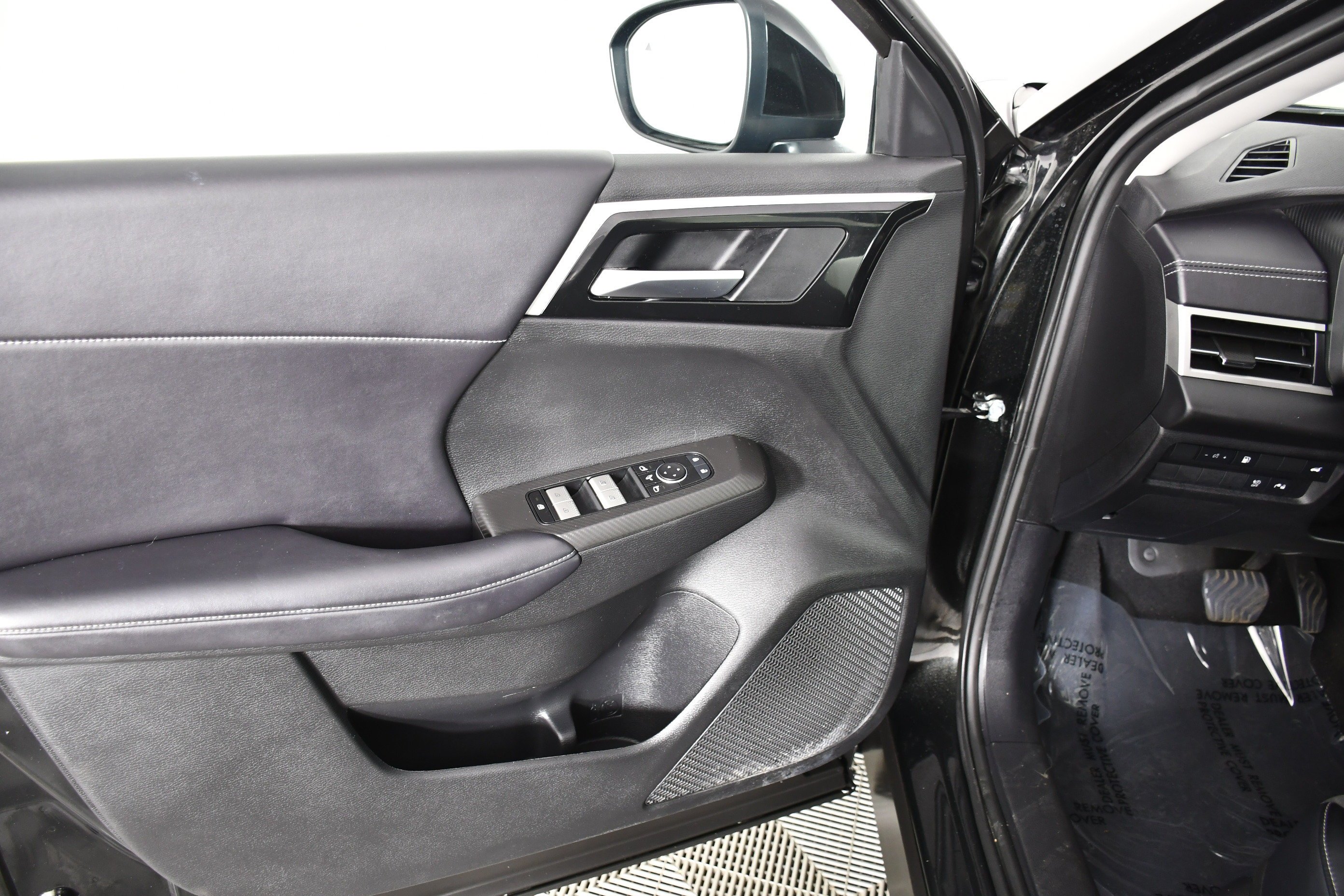 Certified Used 2024 Black Diamond Mitsubishi SE image 35
