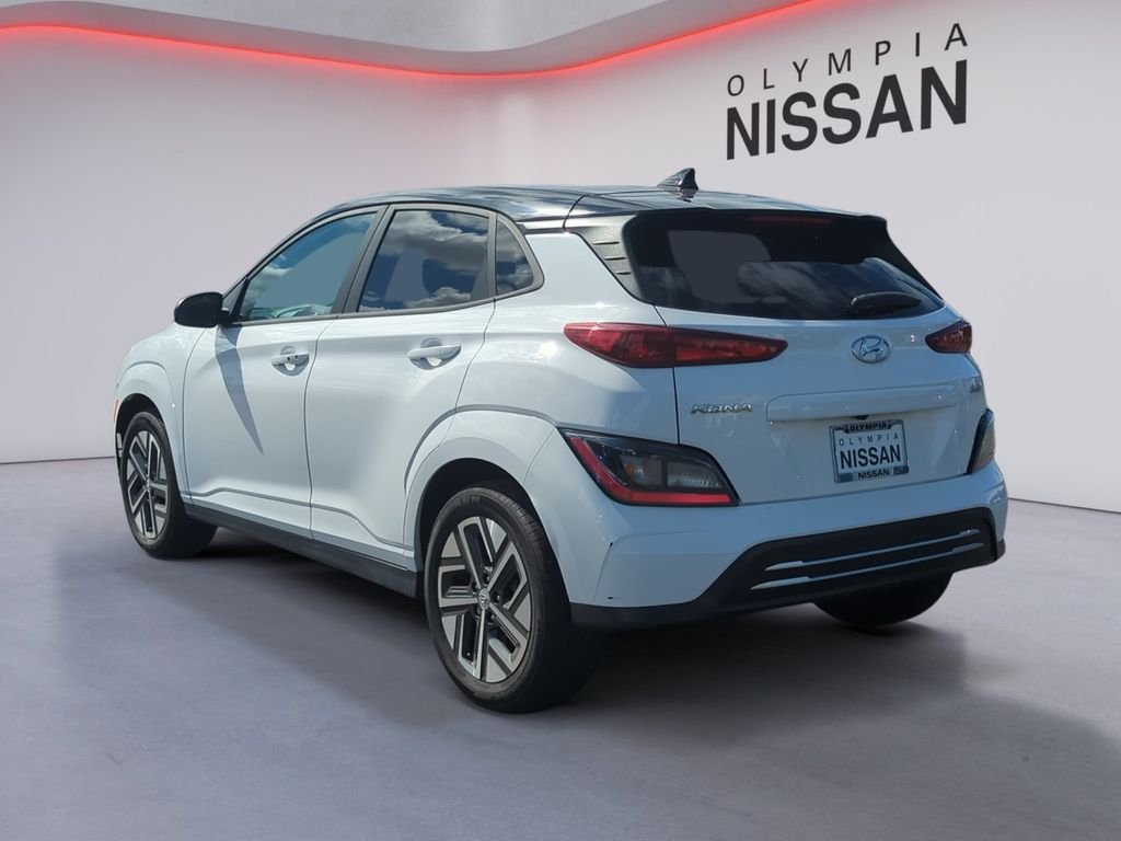 Used 2023 White Hyundai SE image 4