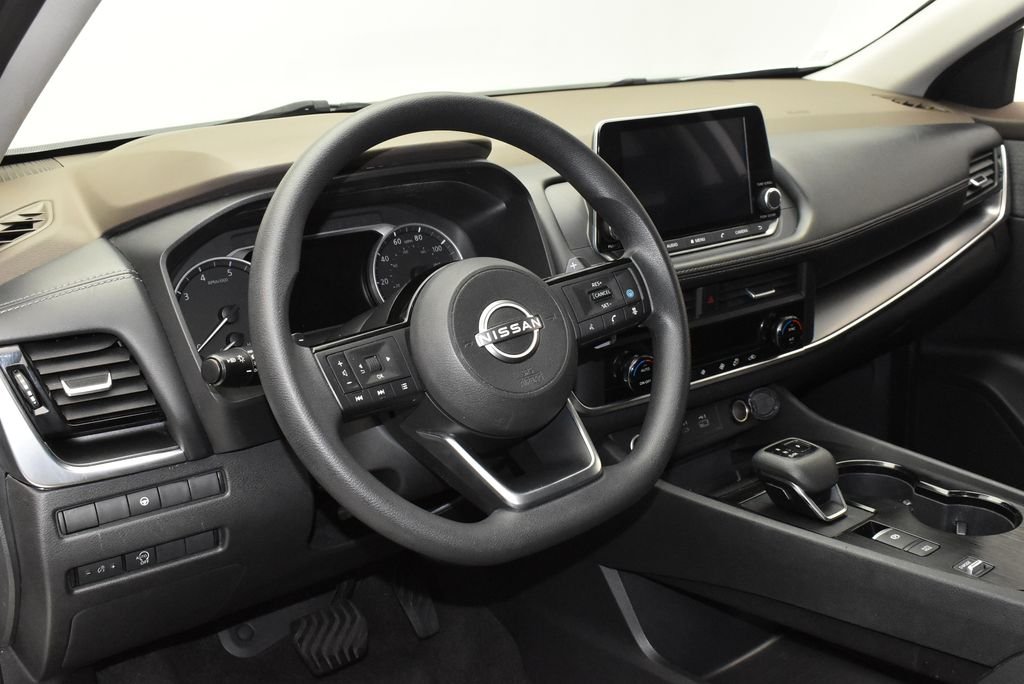 Used 2023 Silver Nissan SV image 15