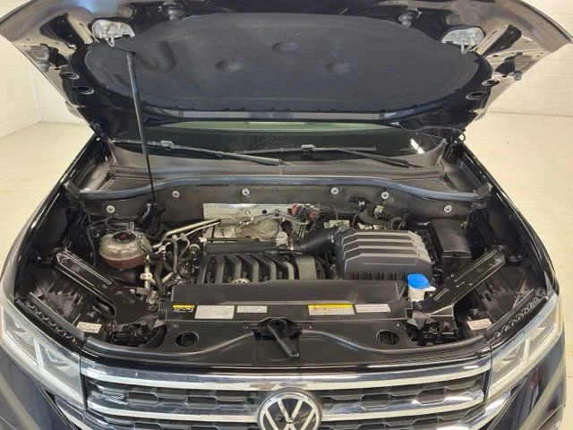 Used 2021  Volkswagen 3.6L V6 SE w/Technology R-Line image 20