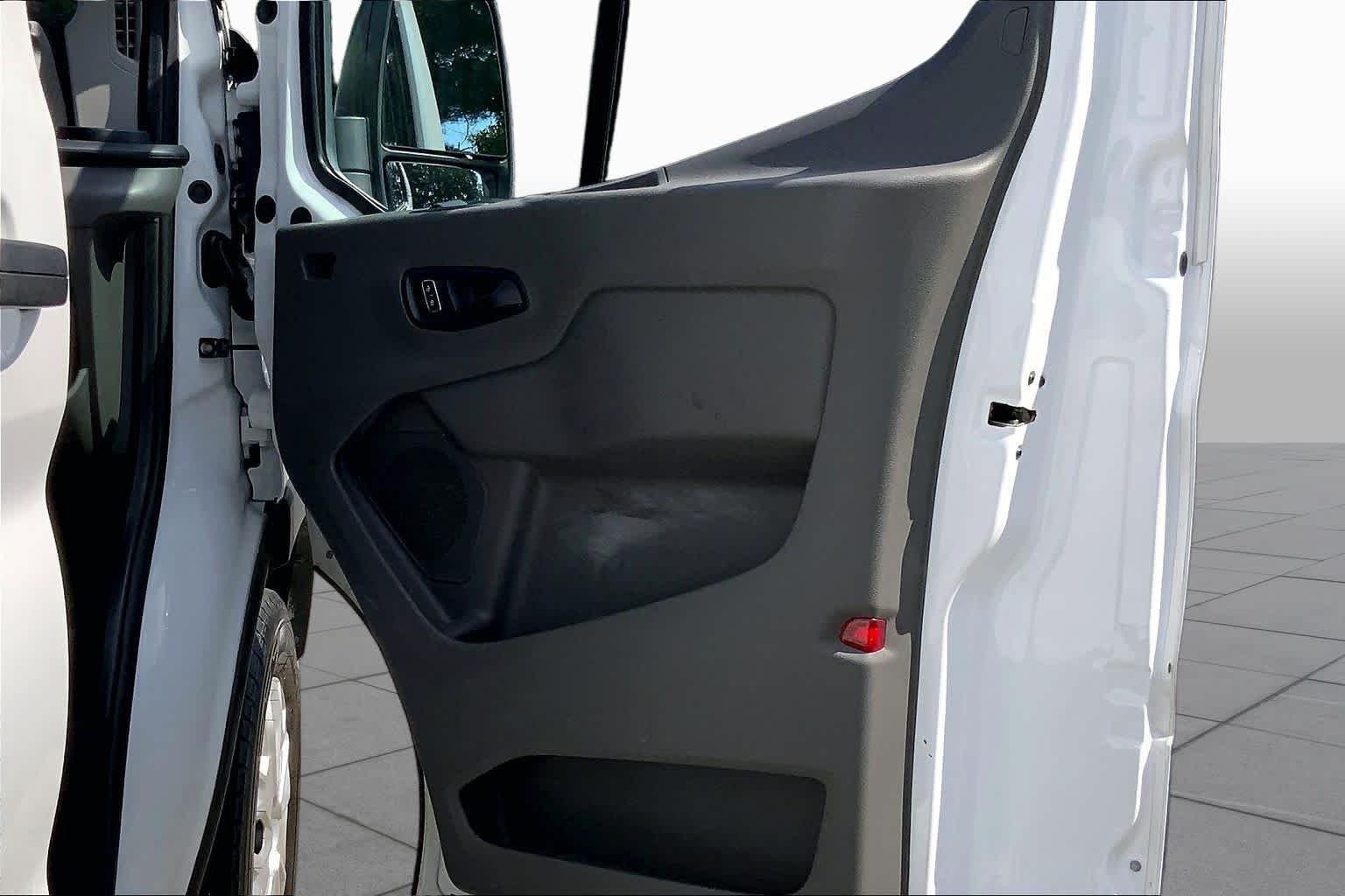 Used 2022 Oxford White Ford XLT image 24