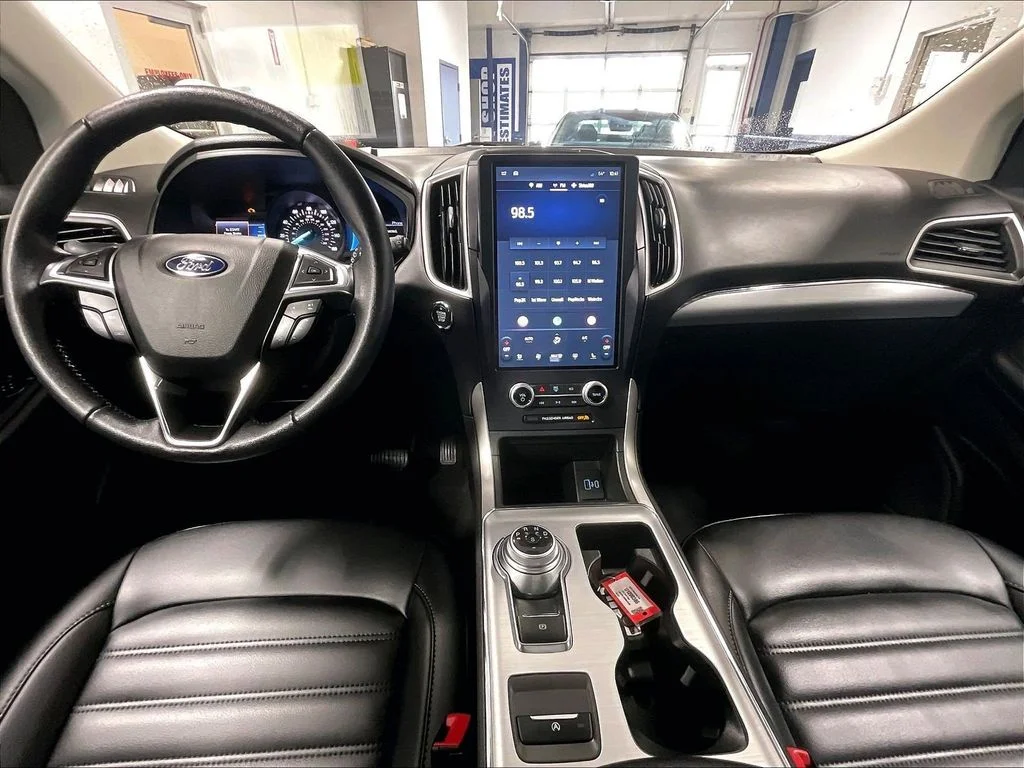 Used 2022 Black Ford SEL image 21