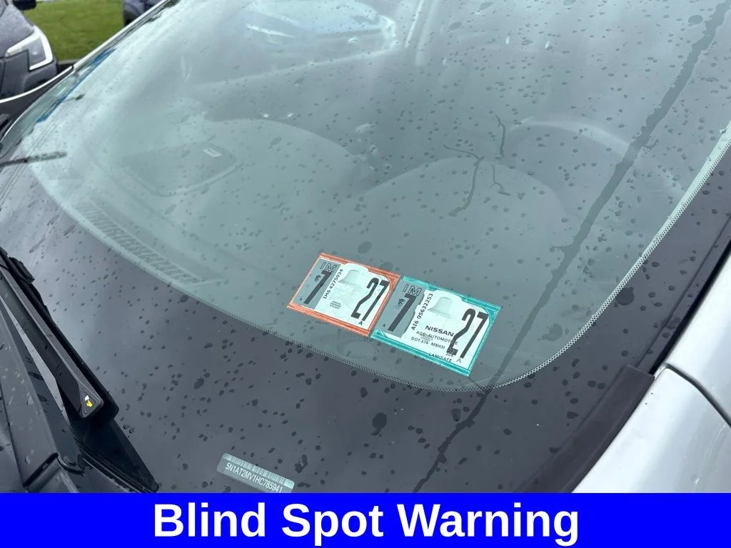 Used 2017 Silver Nissan SL image 11