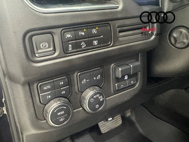 Used 2023 Gray Chevrolet Z71 image 34