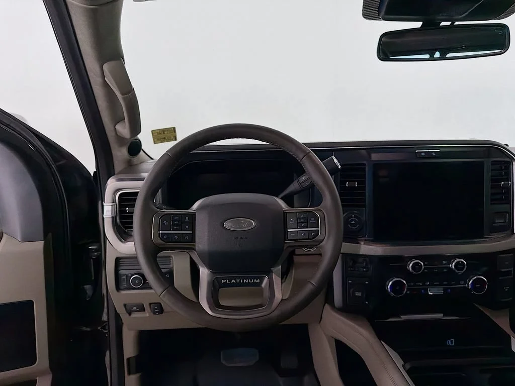 Used 2025  Ford XL image 21