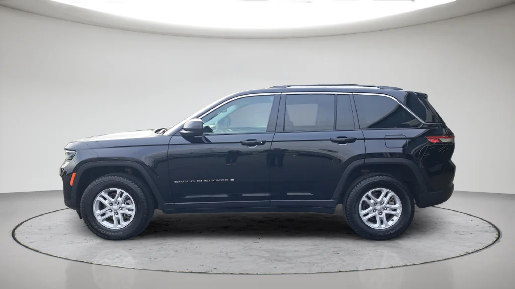 Used 2023 Black Jeep Laredo image 8
