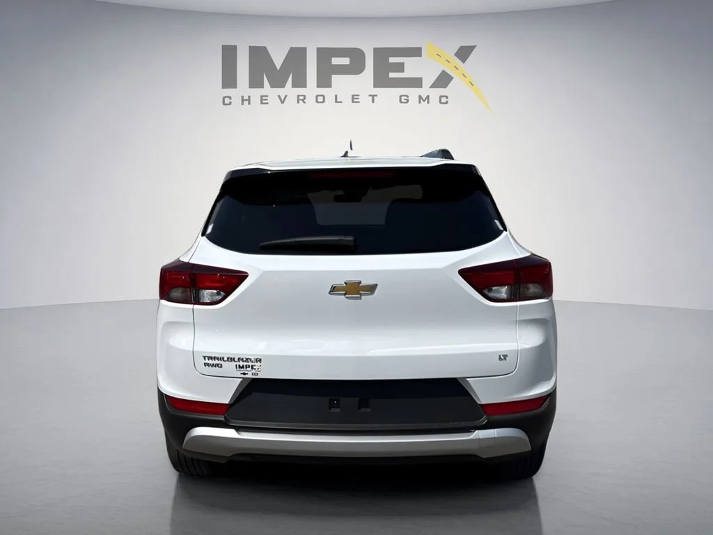 Used 2025 Summit White Chevrolet LT image 4