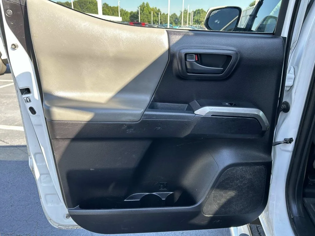 Used 2020 White Toyota SR5 image 12