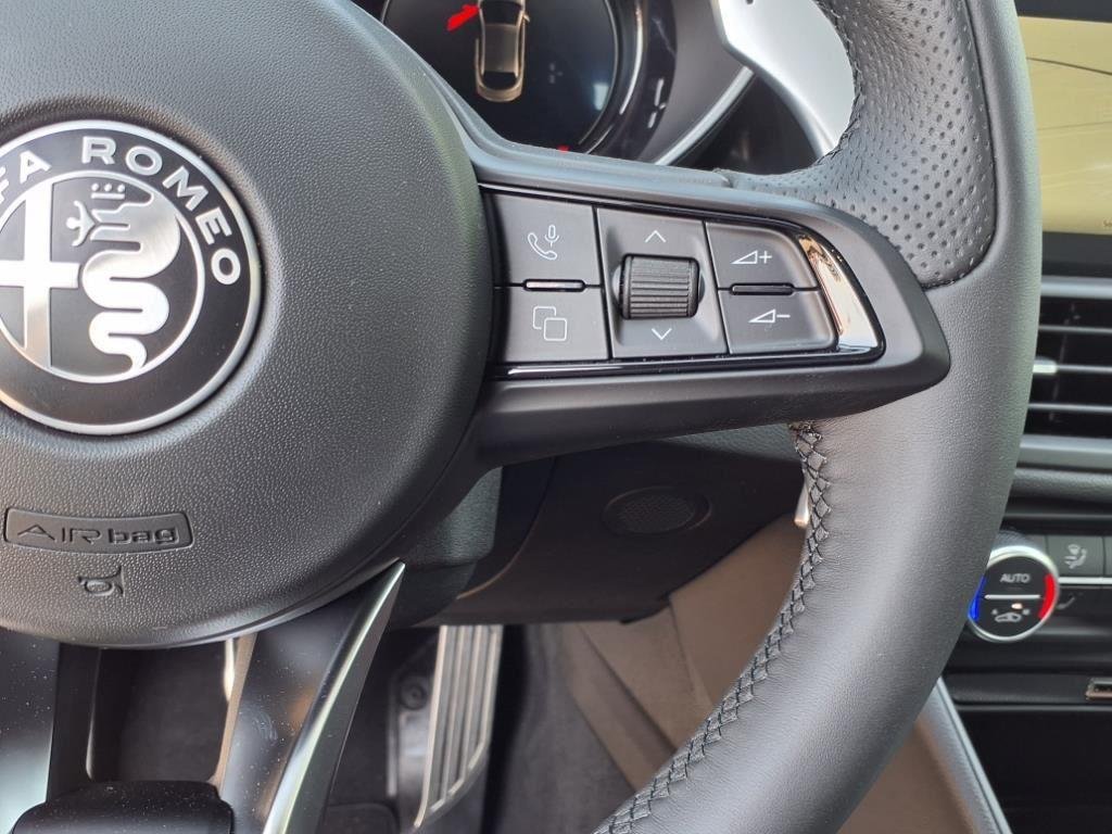2025 Alfa Romeo Giulia Base - Photo 16