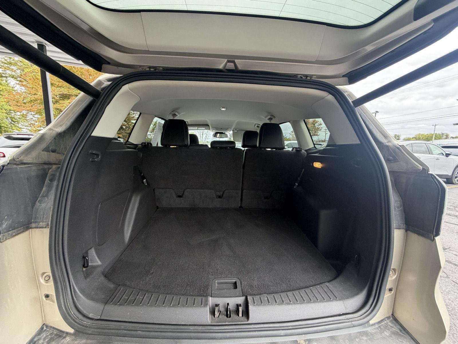 Used 2017 White Gold Ford Titanium image 12