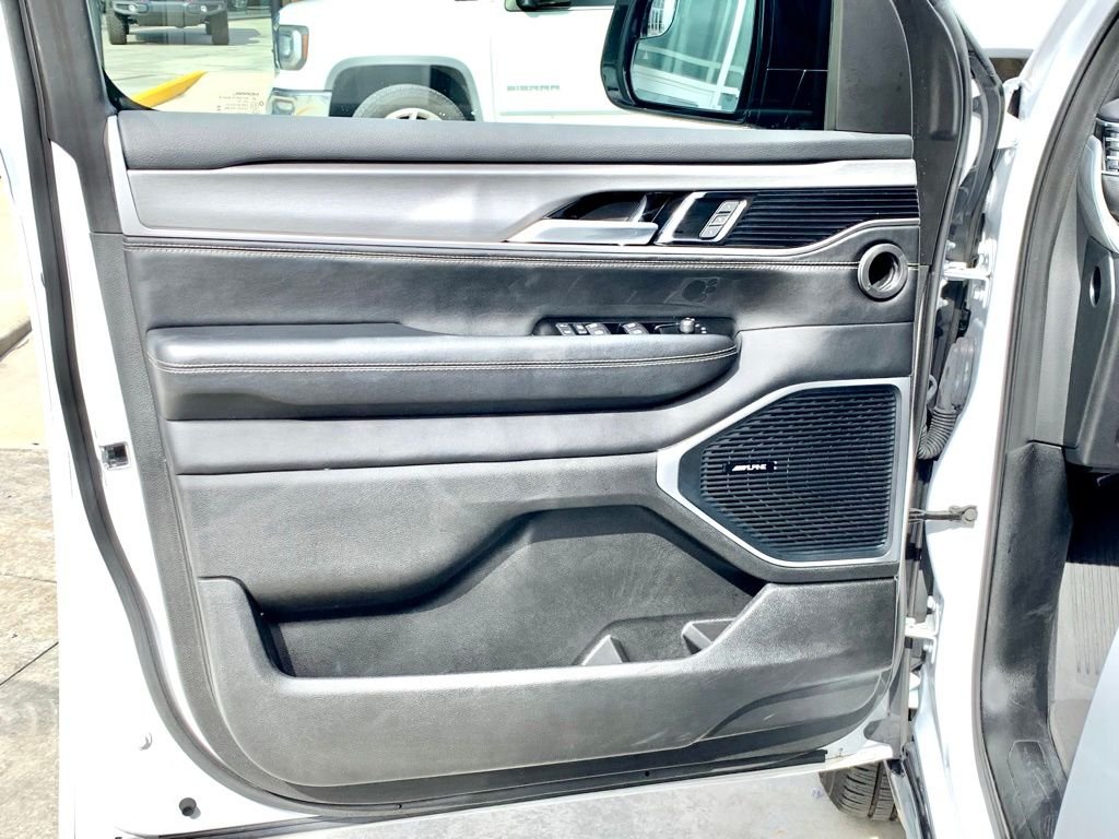 Used 2025 White Jeep Series II image 11