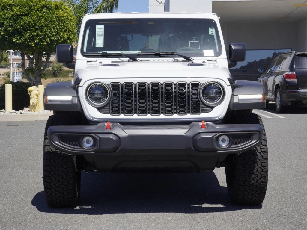 New 2026 Bright White Clear-Coat Exterior Paint Jeep Rubicon image 8