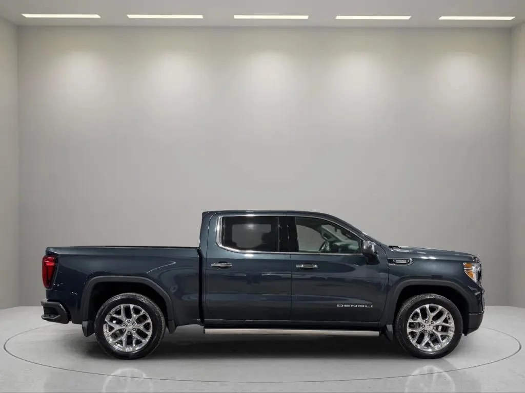 Used 2021 Green GMC Denali image 7