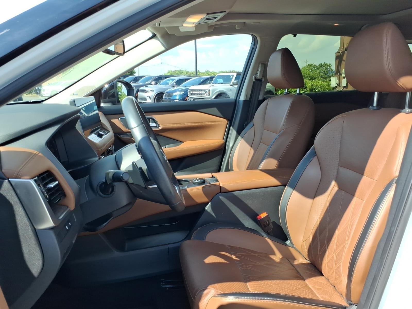 Used 2024 Everest White Pearl/Super Black Nissan Platinum image 19