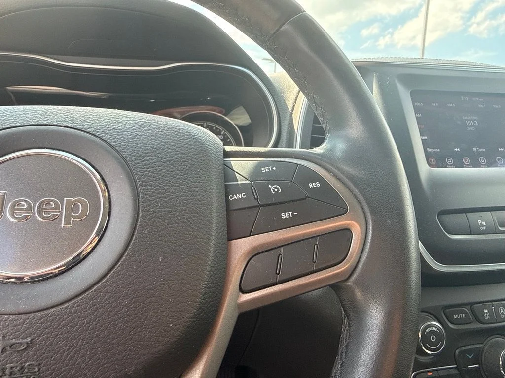 Used 2020 Red Jeep Latitude Plus image 8