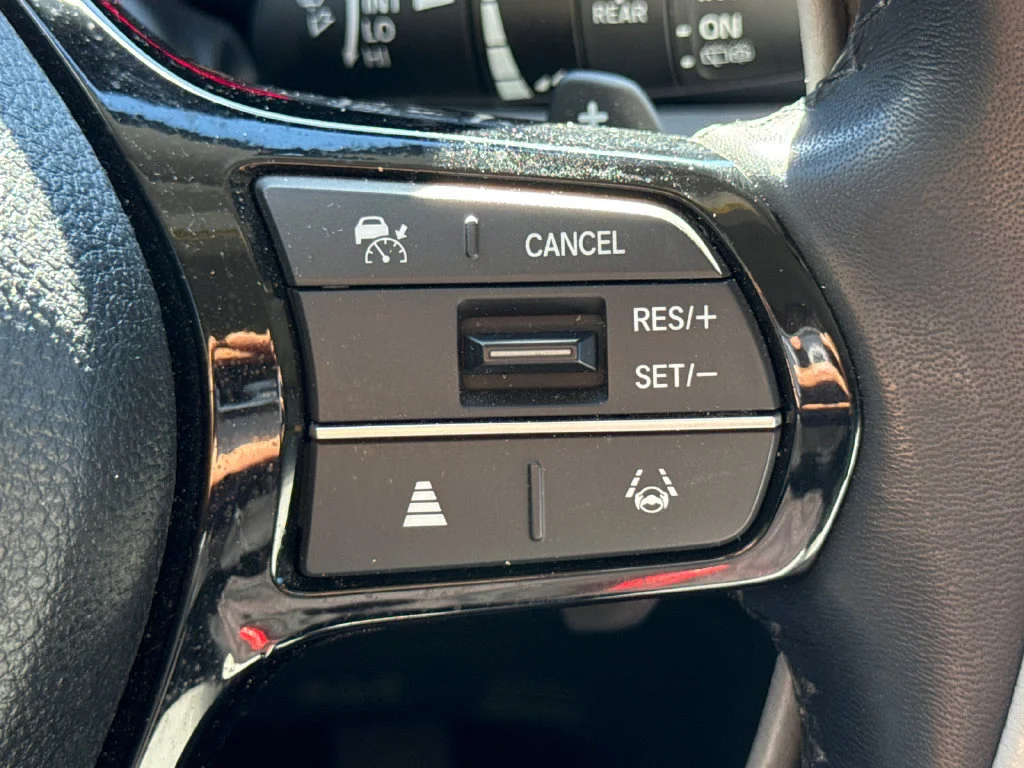Used 2025 Lunar Silver Metallic Honda Touring image 29