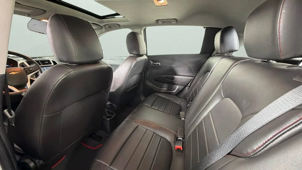 Used 2017 SUMMIT WHITE Chevrolet Premier image 27