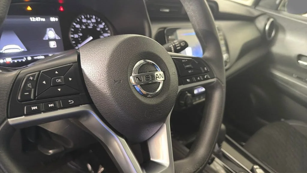 Used 2021 Red Nissan SV Xtronic CVT image 23