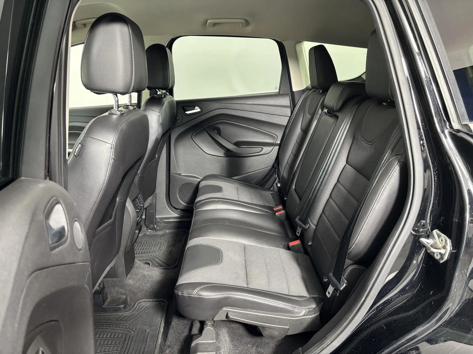 Used 2016 Shadow Black Ford SE image 15