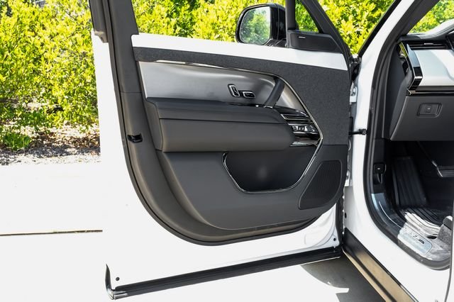 New 2026 Ostuni Pearl White Premium Metallic Land Rover Dynamic SE image 53