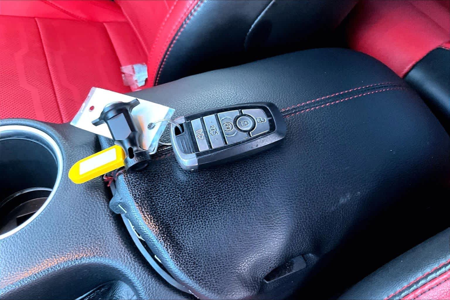 Used 2019 Magnetic Metallic Ford GT Premium image 14