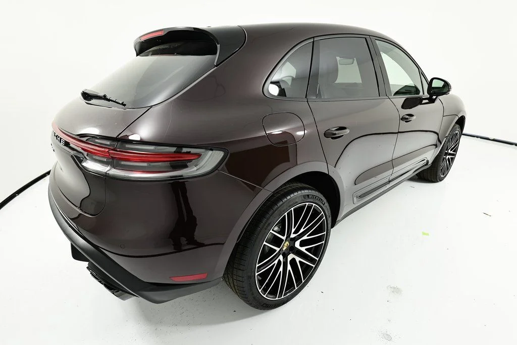 2026 Porsche Macan T - Photo 7