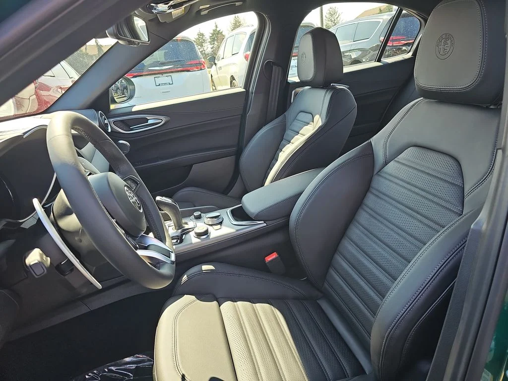 2026 Alfa Romeo Giulia Base - Photo 14