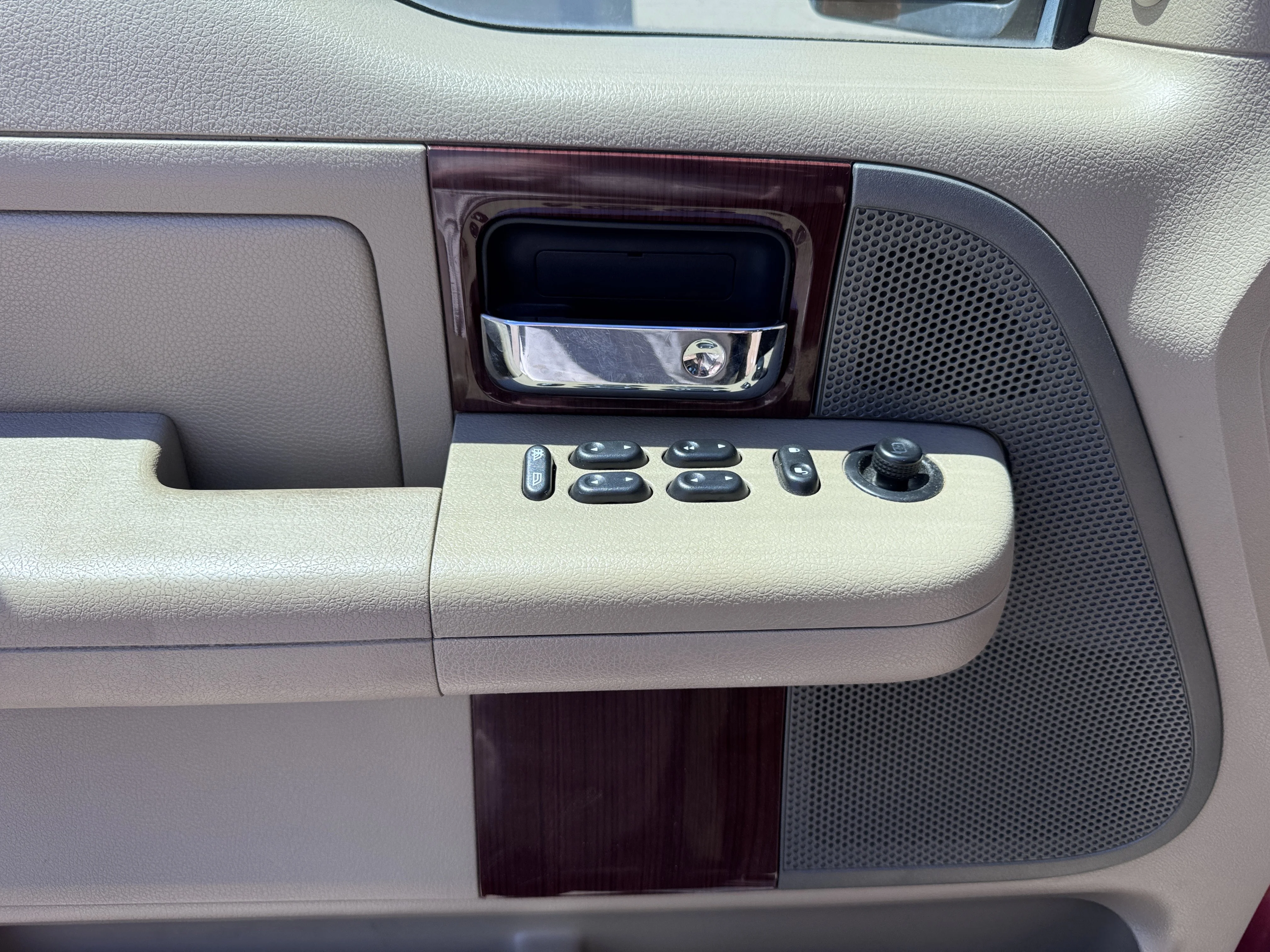 Used 2008  Ford FX4 image 11