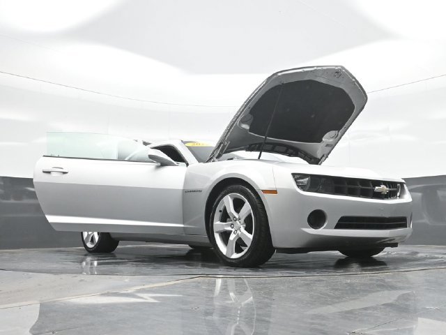 Used 2011 Silver Chevrolet 1LS image 32