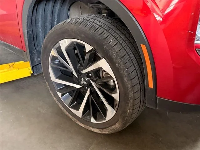 Used 2024 Red Mitsubishi SE image 27