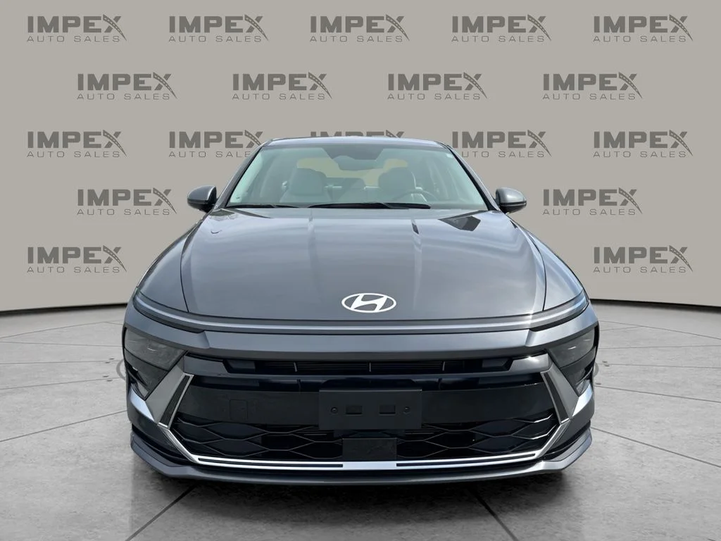 Used 2025 Gray Hyundai SEL image 8
