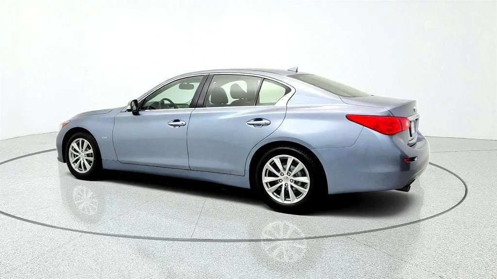 Used 2017 Hagane Blue INFINITI 2.0t Premium RWD w/ Driver Assistance Package & Premium Plus image 7