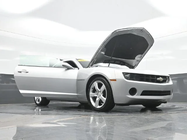 Used 2011 Silver Chevrolet 1LS image 32