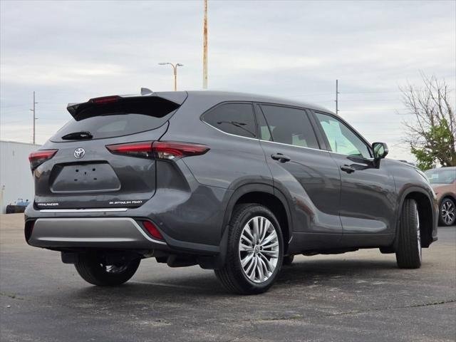 Certified Used 2025 MAGNETIC GRAY MET. Toyota  image 22